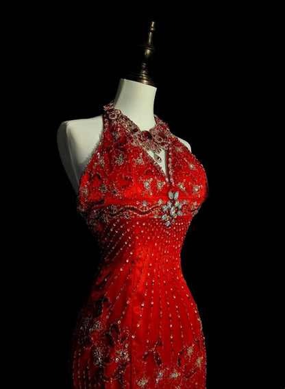 Robe de bal longue rouge vintage sirène à col montant et perles, sans manches, années 80, N1467