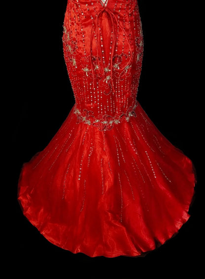 Robe de bal longue rouge vintage sirène à col montant et perles, sans manches, années 80, N1467