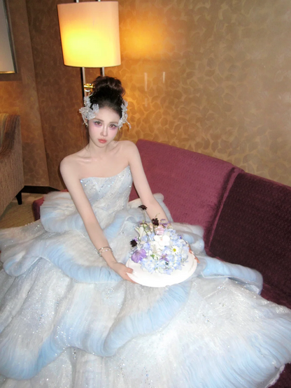 Robe de mariée princesse, robe de bal bustier en tulle bleu clair plissé, style robe de mariée longue et cintrée AB2404
