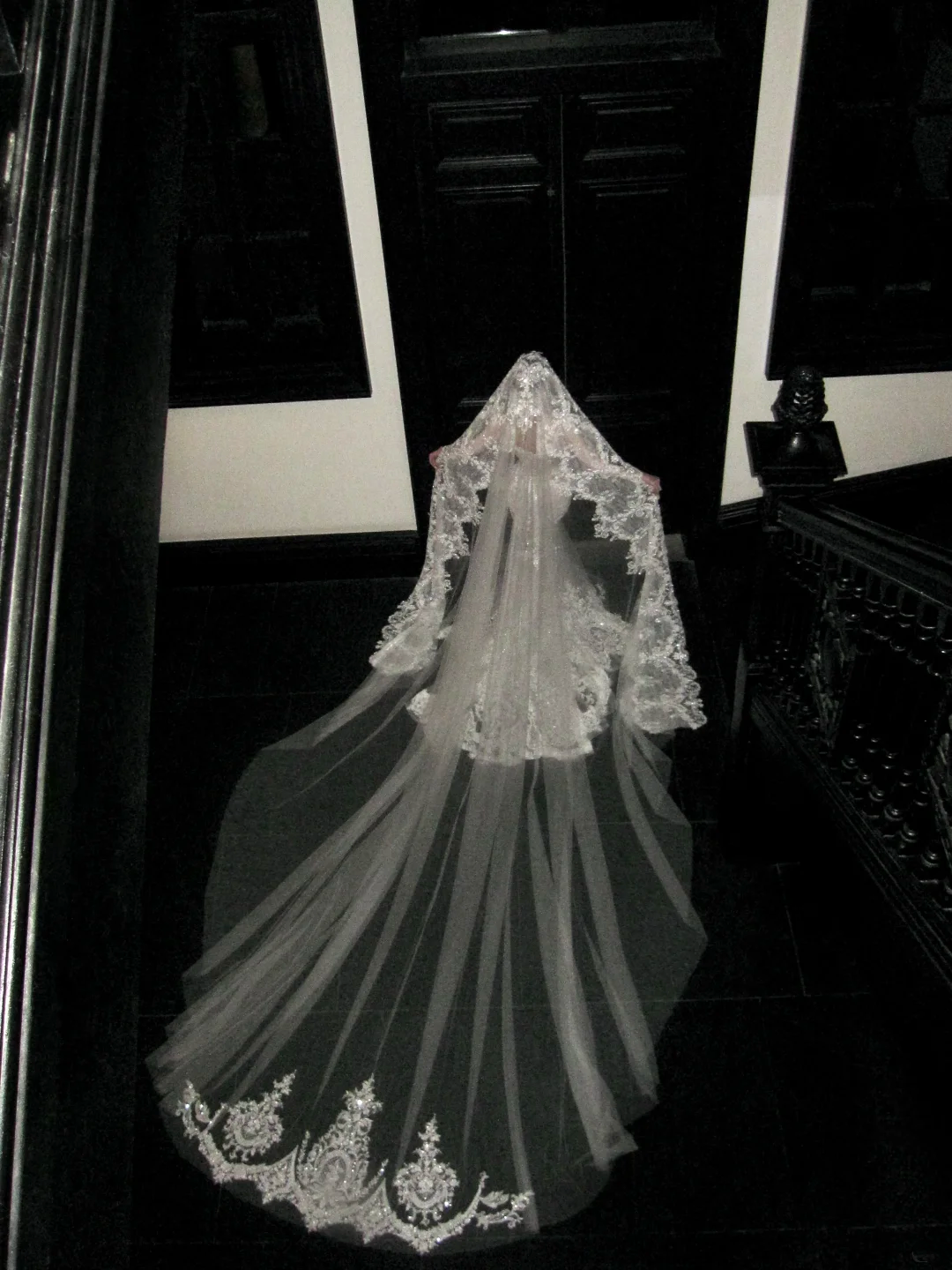 Robe de mariée princesse sirène col montant corsage en dentelle et tulle, style robe de mariée longue ajustée AB2405