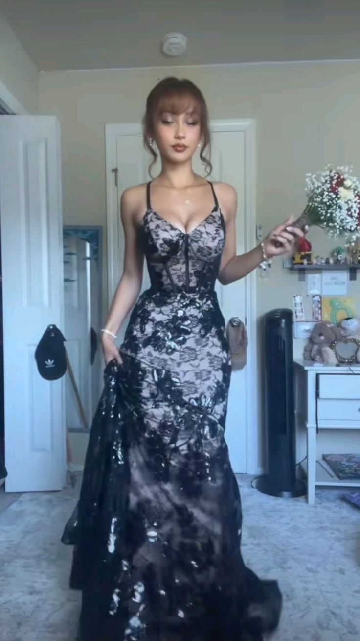 Robe de bal longue sans manches en dentelle noire, style sirène vintage à bretelles spaghetti, robe de soirée longue RB3840