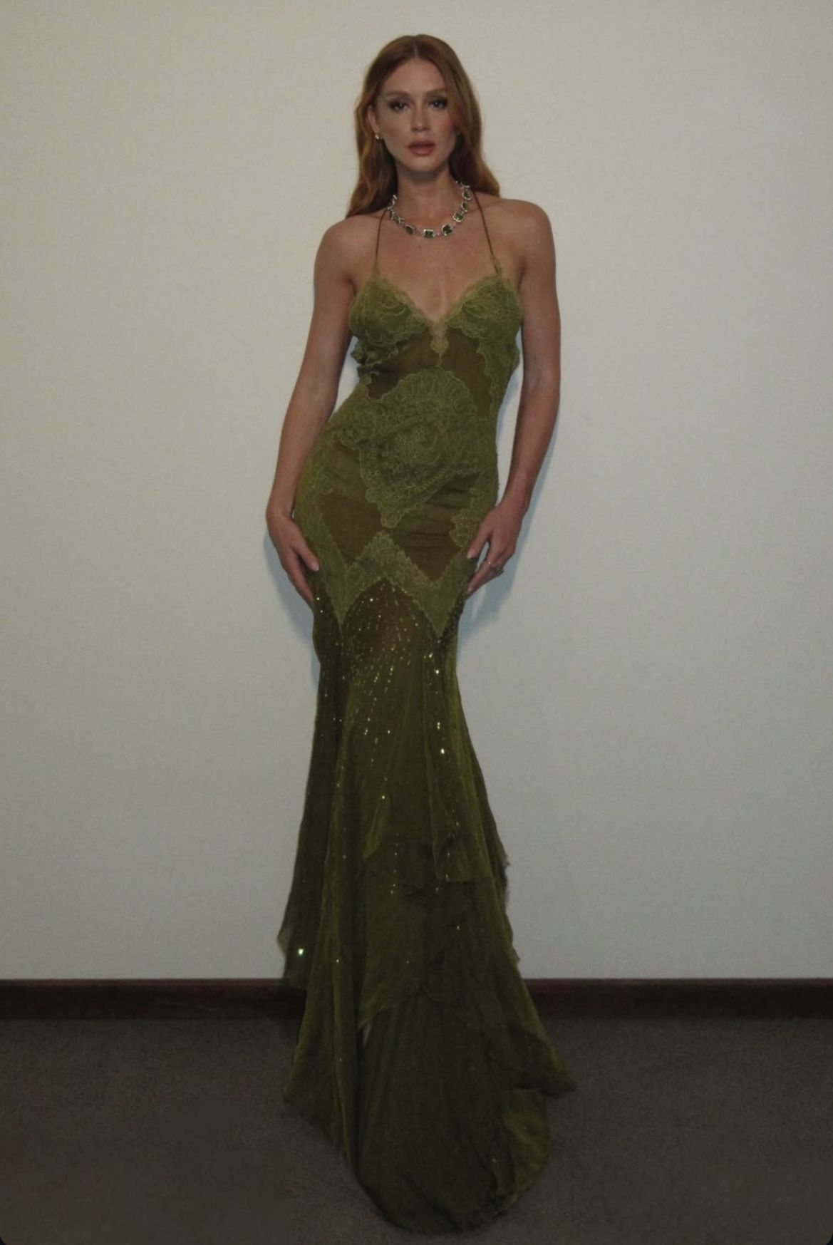Robe de bal longue sirène sexy à bretelles spaghetti, dos nu en dentelle vert olive, tenue de soirée pour la remise des diplômes N030
