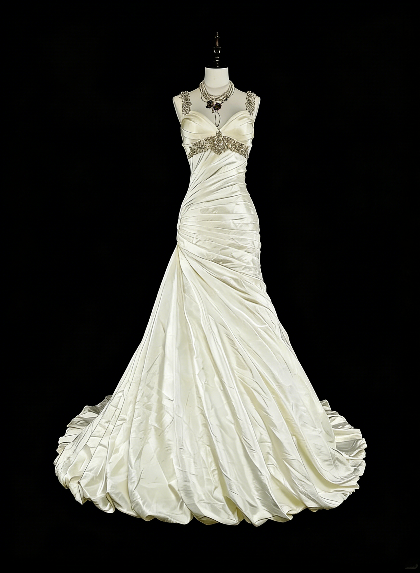 Robe de mariée sirène vintage années 80, décolleté cœur, couleur ivoire, longue et cintrée, référence N1609