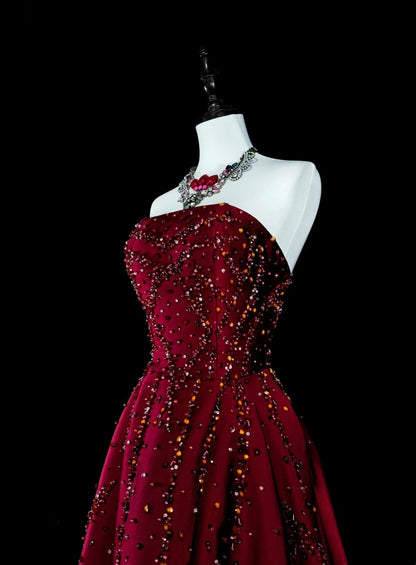 Vintage 1780er Jahre A-Linien-Abendkleid, trägerlos, dunkelrot, ärmellos, mit Perlenstickerei, N1600