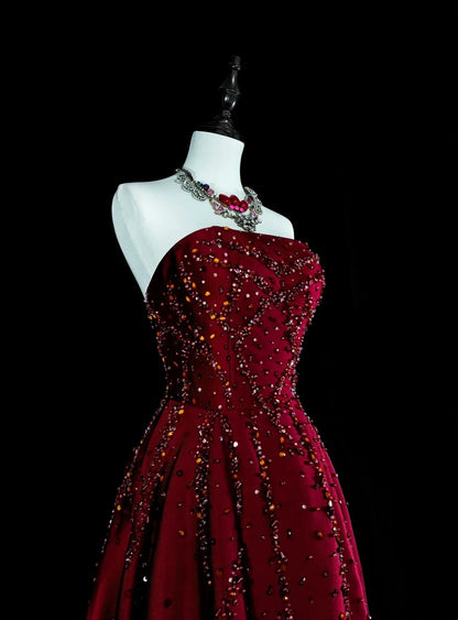 Vintage 1780er Jahre A-Linien-Abendkleid, trägerlos, dunkelrot, ärmellos, mit Perlenstickerei, N1600