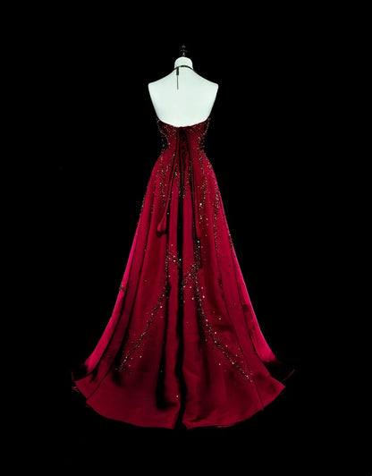 Vintage 1780er Jahre A-Linien-Abendkleid, trägerlos, dunkelrot, ärmellos, mit Perlenstickerei, N1600