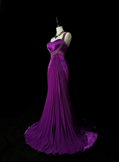 Robe de bal longue de soirée vintage sirène asymétrique en satin raisin, années 2000, ornée de perles, référence N1361