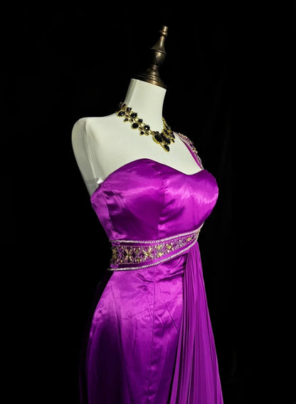Robe de bal longue de soirée vintage sirène asymétrique en satin raisin, années 2000, ornée de perles, référence N1361
