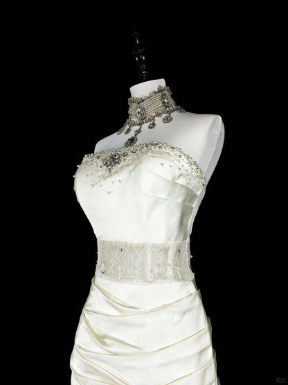 Einzigartige Hochzeitskleider Meerjungfrau Trägerlos Spitze Ärmellos Weiß Lange Brautkleid N3512