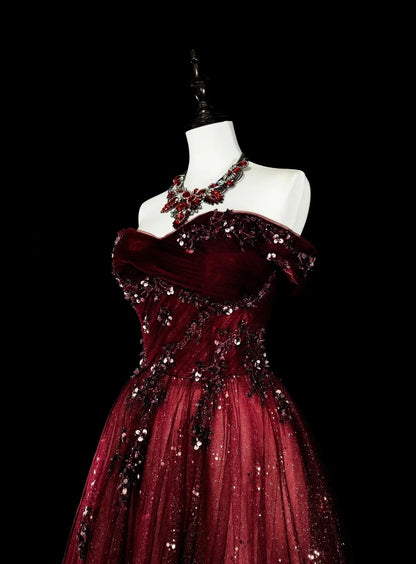 Robe de bal longue bordeaux à épaules dénudées, coupe trapèze et paillettes, ornée d'appliqués, référence N1777