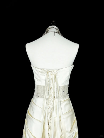 Einzigartige Hochzeitskleider Meerjungfrau Trägerlos Spitze Ärmellos Weiß Lange Brautkleid N3512