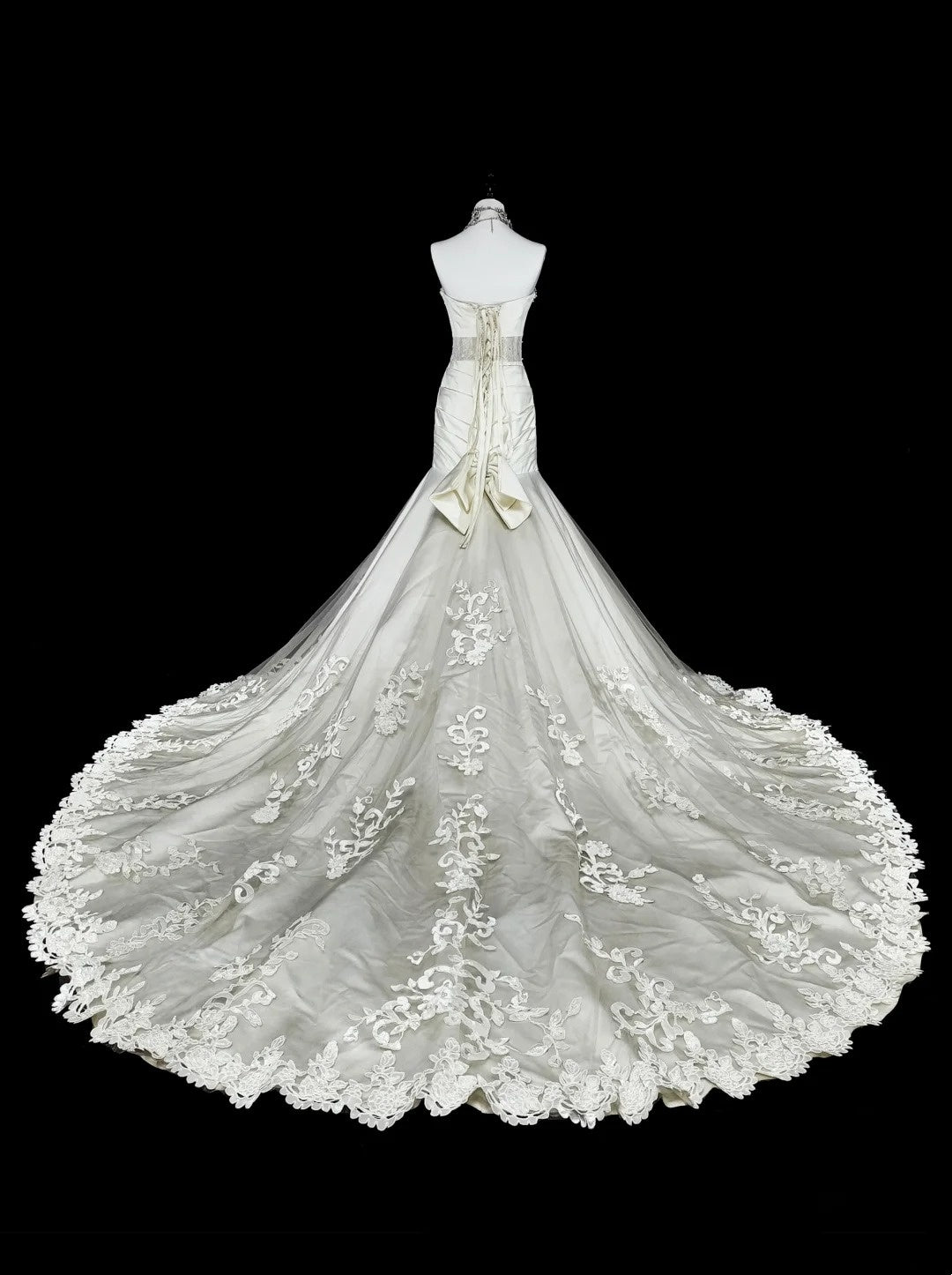 Einzigartige Hochzeitskleider Meerjungfrau Trägerlos Spitze Ärmellos Weiß Lange Brautkleid N3512