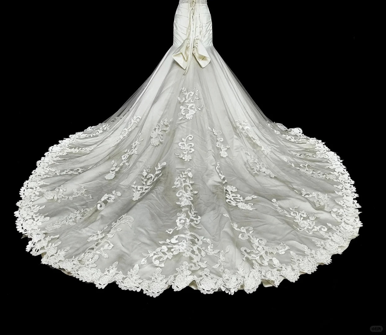 Einzigartige Hochzeitskleider Meerjungfrau Trägerlos Spitze Ärmellos Weiß Lange Brautkleid N3512