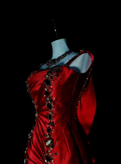 Robe de bal longue rouge vintage sirène à fines bretelles et perles, sans manches, style années 80, référence N1476