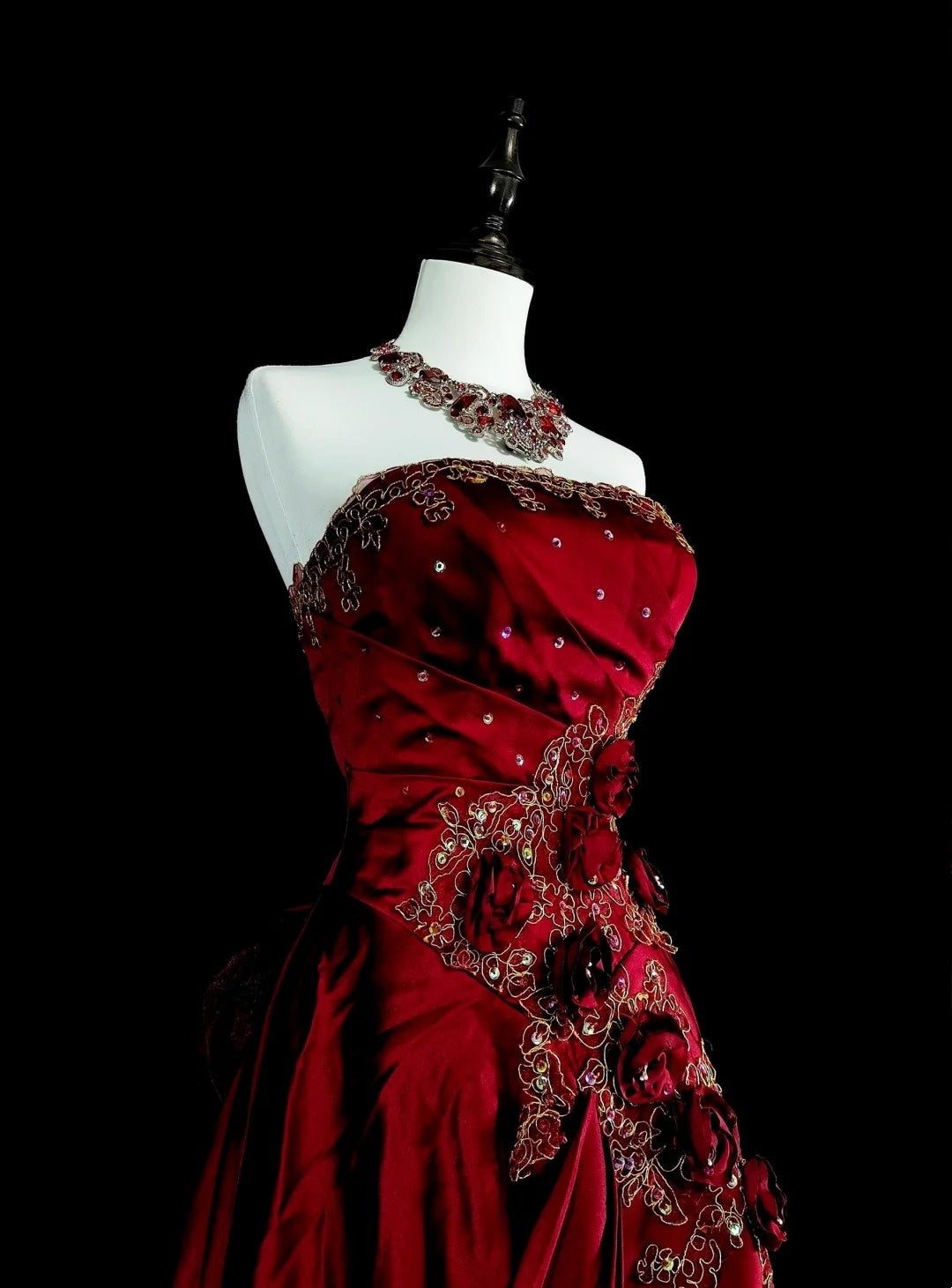 Robe de bal longue plissée sans manches, rouge bordeaux, coupe trapèze, années 1760, avec nœud papillon au dos (N1591)