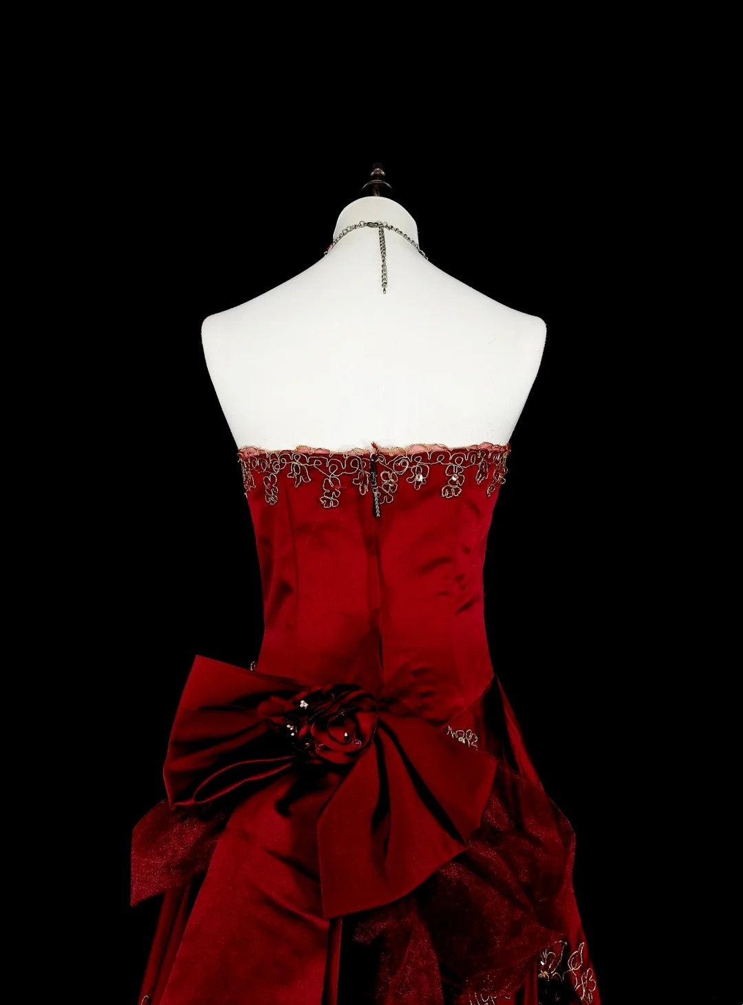 Robe de bal longue plissée sans manches, rouge bordeaux, coupe trapèze, années 1760, avec nœud papillon au dos (N1591)