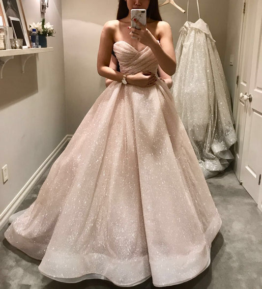 Klassisches Ballkleid 2026, ärmellos, rosa Tüll, herzförmiger Ausschnitt mit Rüschen, langes Abiballkleid, Abendkleid für Abschlussball, N025