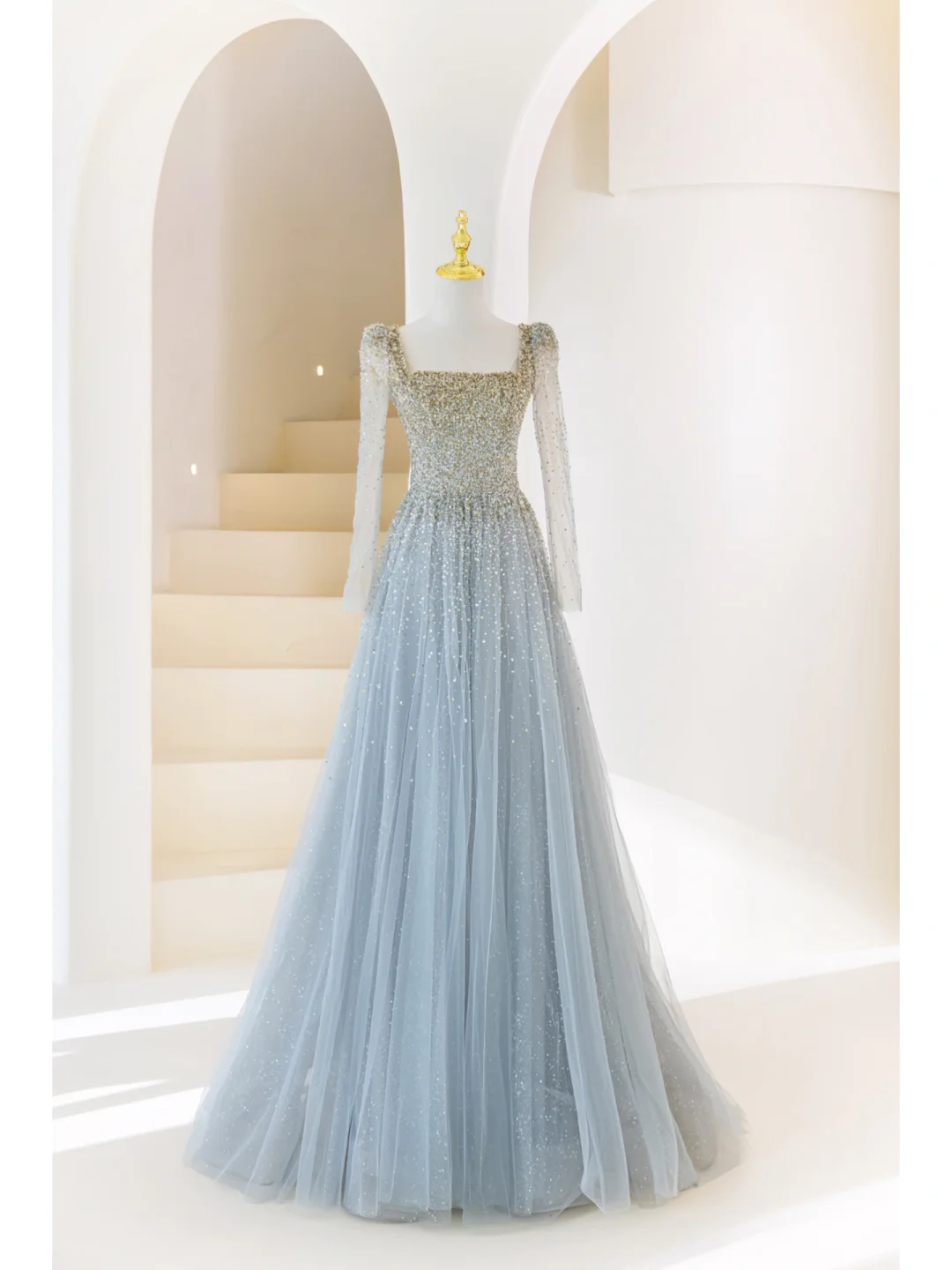 Schlichtes, langes Tüll-Abendkleid in A-Linie mit eckigem Ausschnitt und Perlenstickerei – ein beeindruckendes Outfit zum 18. Geburtstag (AB893)