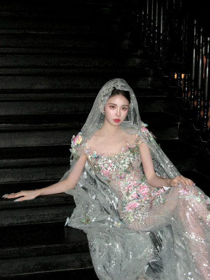 Robe de mariée sirène scintillante à col rond et dentelle à sequins floraux avec traîne, robe de mariée féerique N062