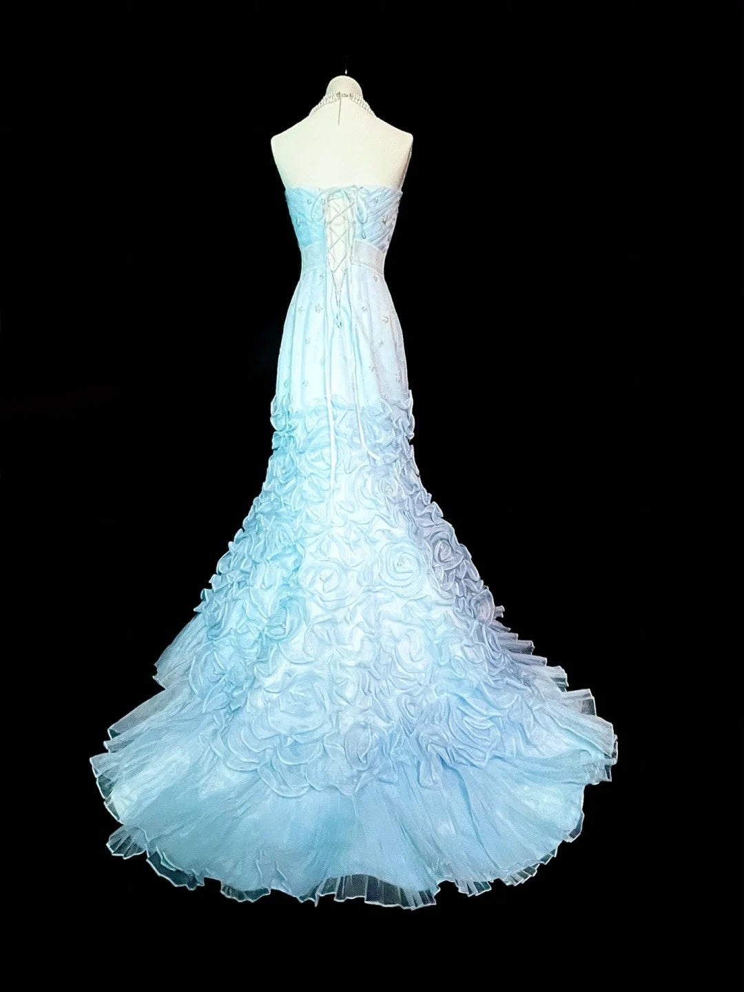 Robe de bal longue plissée sans manches en tulle bleu ciel clair, style sirène, années 1760, référence N1583