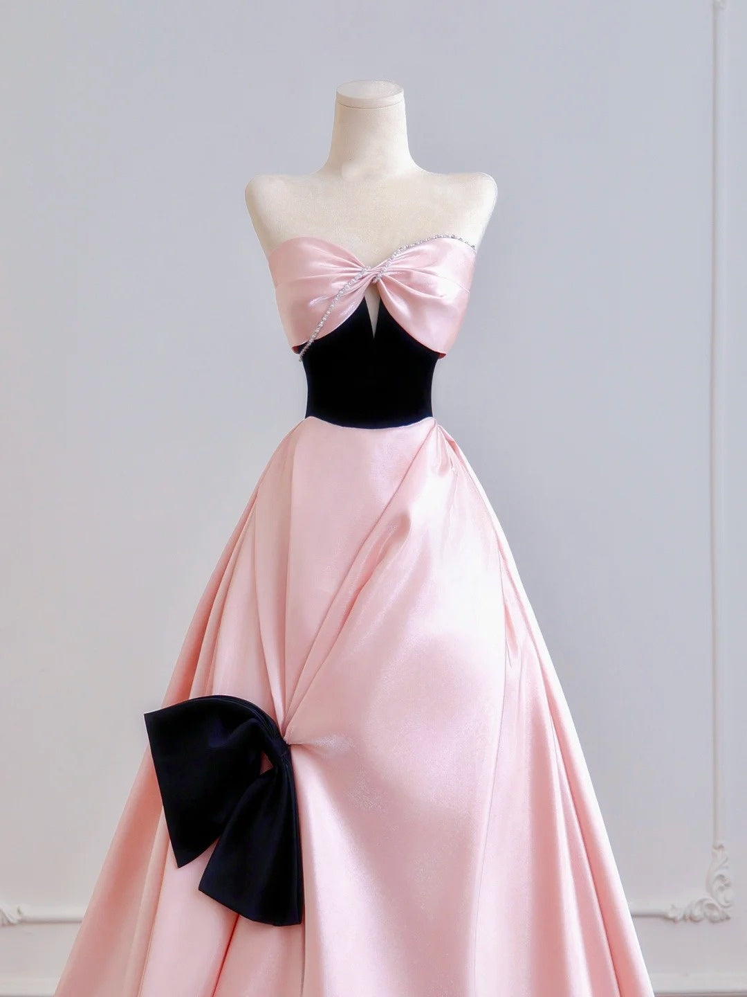 Robe de bal intemporelle en satin rose à décolleté cœur, robe de soirée longue, inspiration robe de bal N400