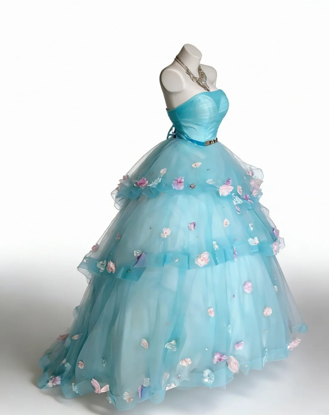 Bescheidene Ballkleider für den Abschlussball, trägerlos, helles Himmelblau, Tüll mit Blumen, langes Quinceañera-Kleid N2969