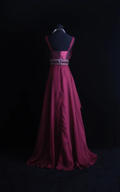 Robe de bal longue rétro en mousseline, coupe trapèze, décolleté cœur et corsage orné de perles, style années 90. Inspiration pour une tenue de 18 ans ou une robe de soirée (N492).