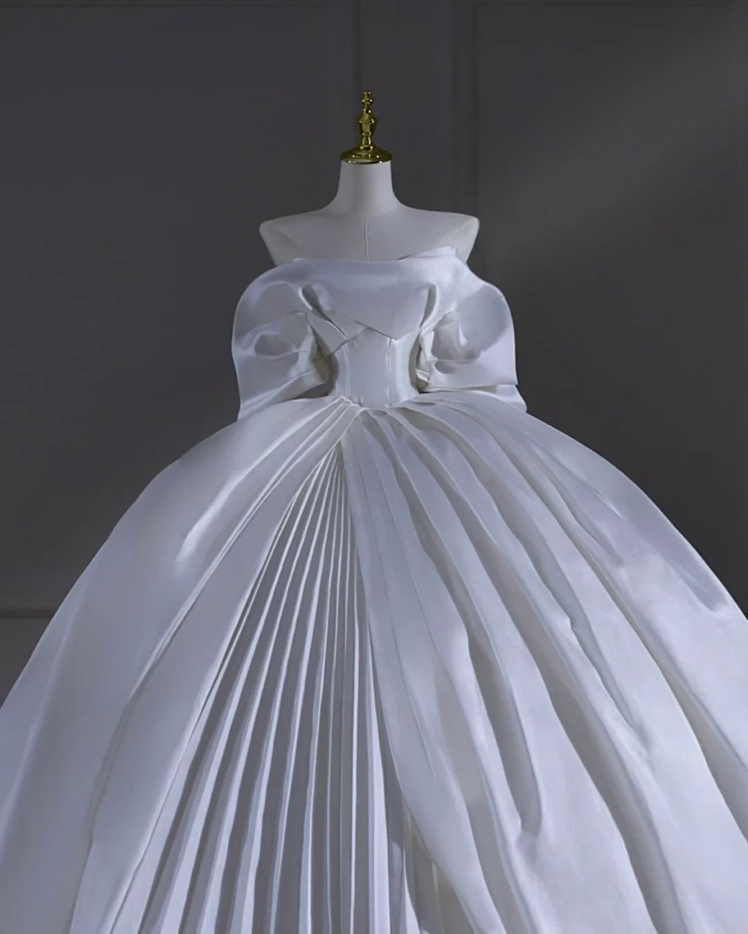 Robe de mariée intemporelle, robe de bal bustier en satin, manches plissées, robe de mariée longue à corset ajusté AB2475