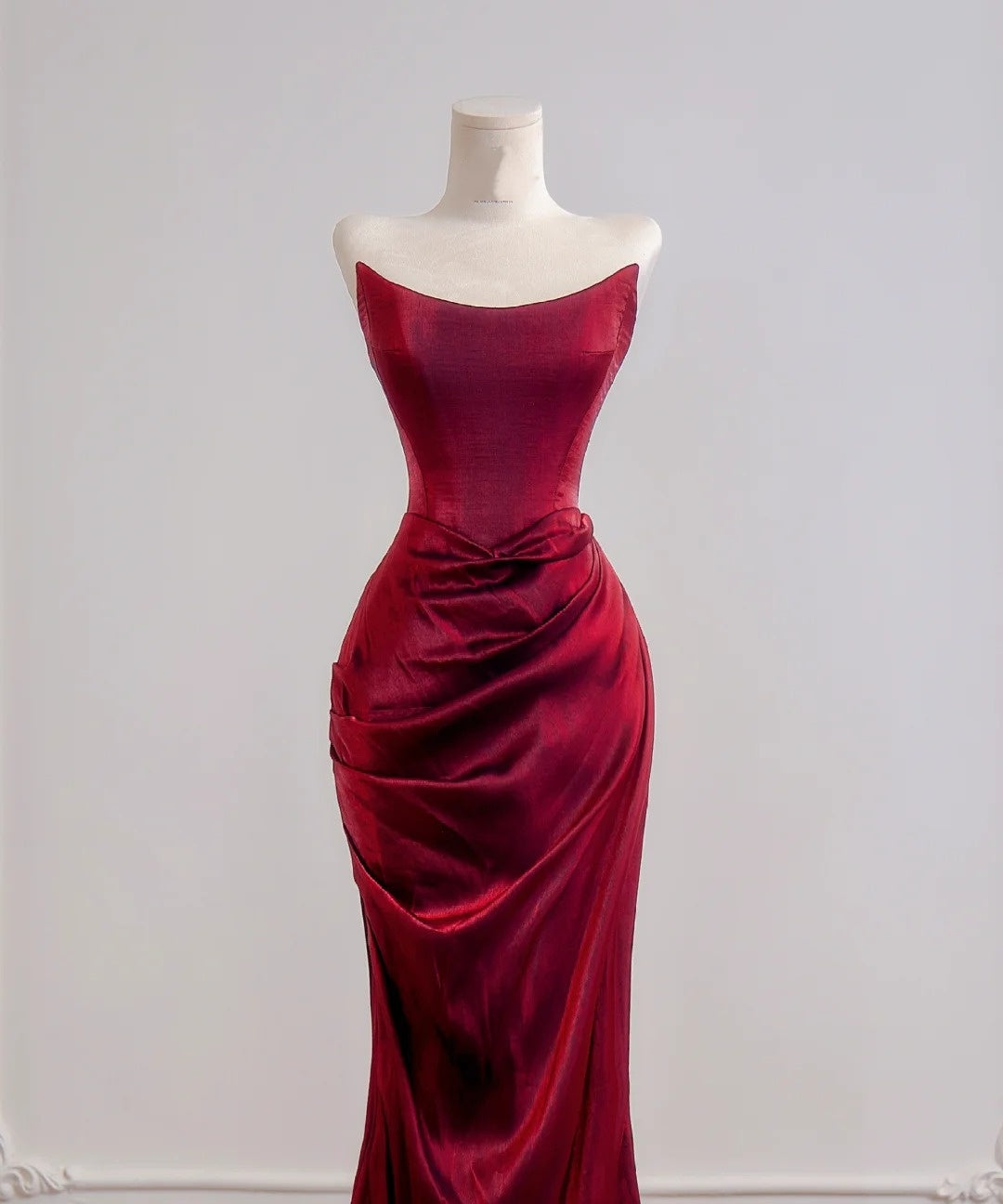 Robe de bal longue bordeaux sirène bustier à volants, idéale pour un 18e anniversaire (N396)
