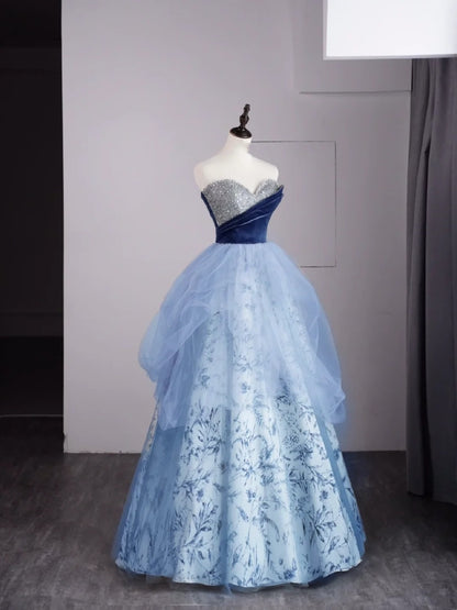 Niedliches Ballkleid mit Herzausschnitt, blauer Tüll, floral, ärmellos, mit perlenbesetztem Oberteil, langes Kleid für Quinceañera, Sweet 15 oder 16 Geburtstag, Outfit N689