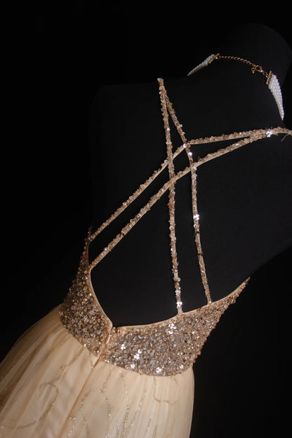 Robe de bal longue rétro années 50, coupe trapèze, bretelles spaghetti, corsage en tulle orné de perles. Inspiration pour une tenue de 18 ans ou une soirée habillée (N495).