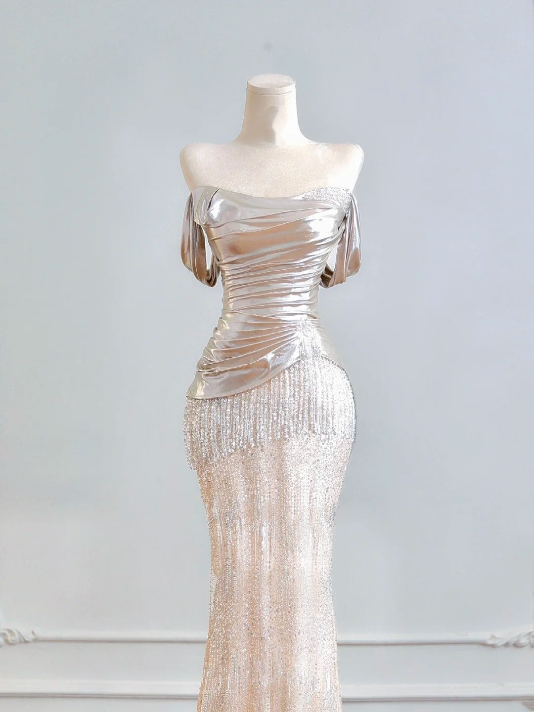 Robe de bal longue sirène scintillante à épaules dénudées et sequins champagne, idéale pour un 18e anniversaire (N389)