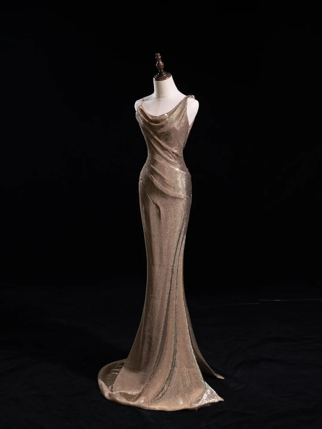 Robe de bal longue sirène à paillettes et col asymétrique, sequins, couleur champagne, inspiration tenue de soirée N228