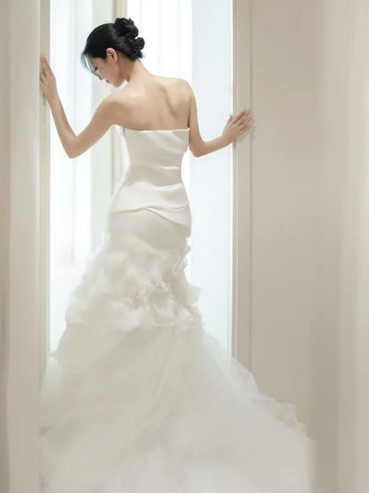 Robe de mariée sirène blanche sans manches, sans bretelles, plissée, coupe ajustée N229