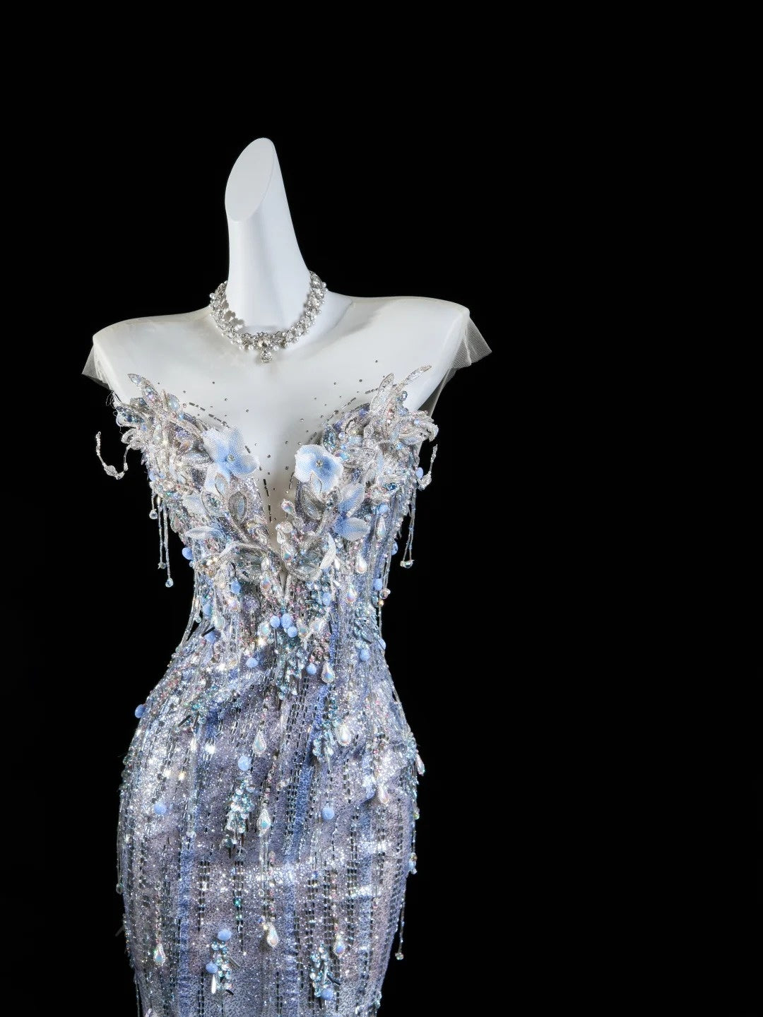 Robe de mariée sirène classique, décolleté cœur, sequins gris argentés et cristaux, robe de mariée N299