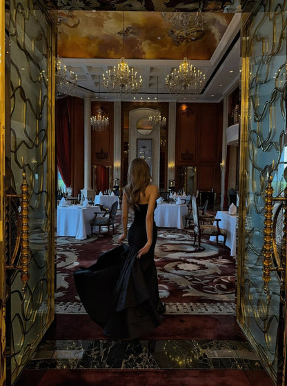 Robe de bal longue sirène noire intemporelle sans bretelles à volants en satin, inspiration robe semi-formelle N699