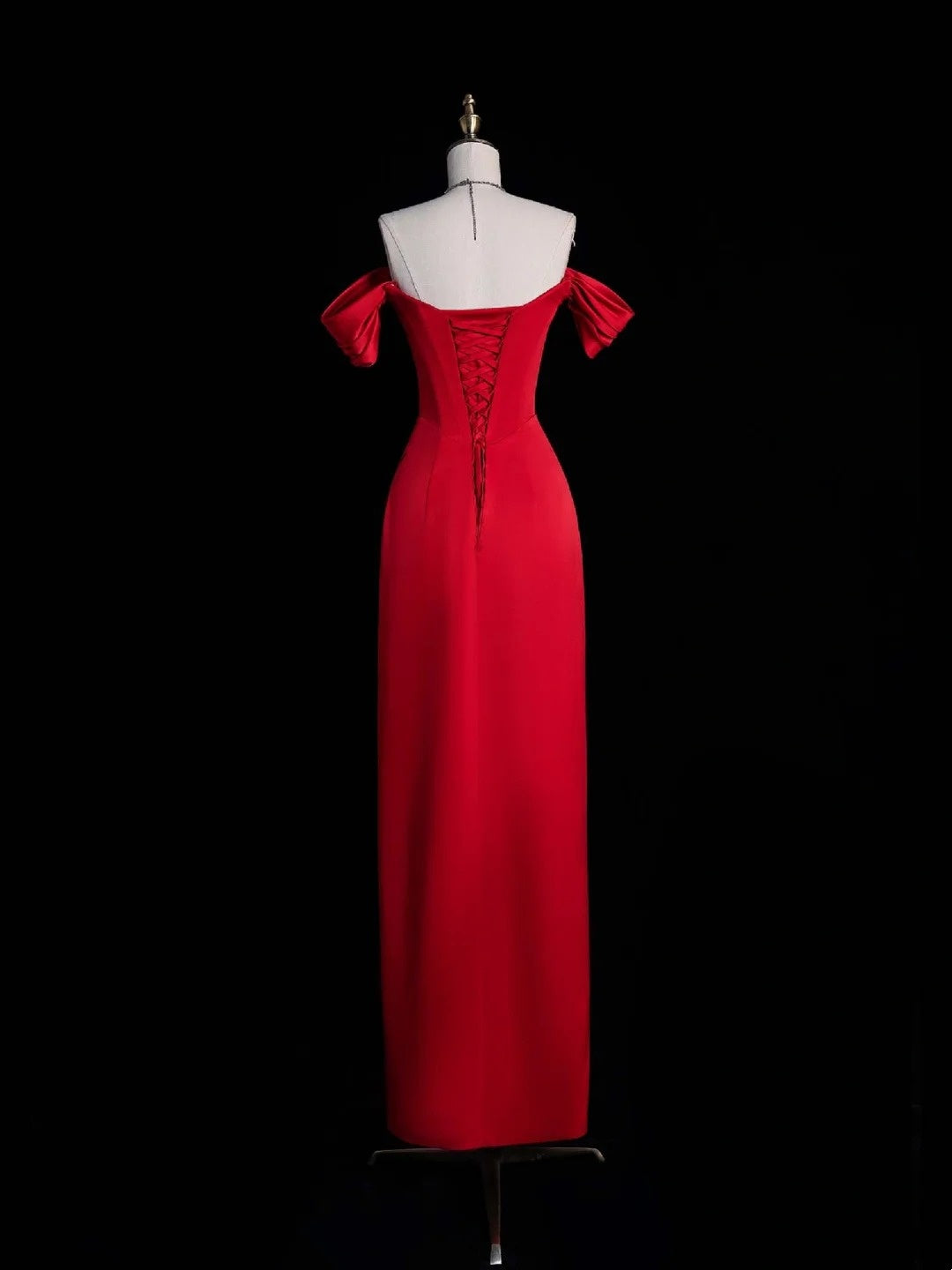 Elegantes, schulterfreies, rotes Satin-Etui-Kleid mit Schlitz für den Abschlussball (High School) – Langes, formelles Kleid N1271