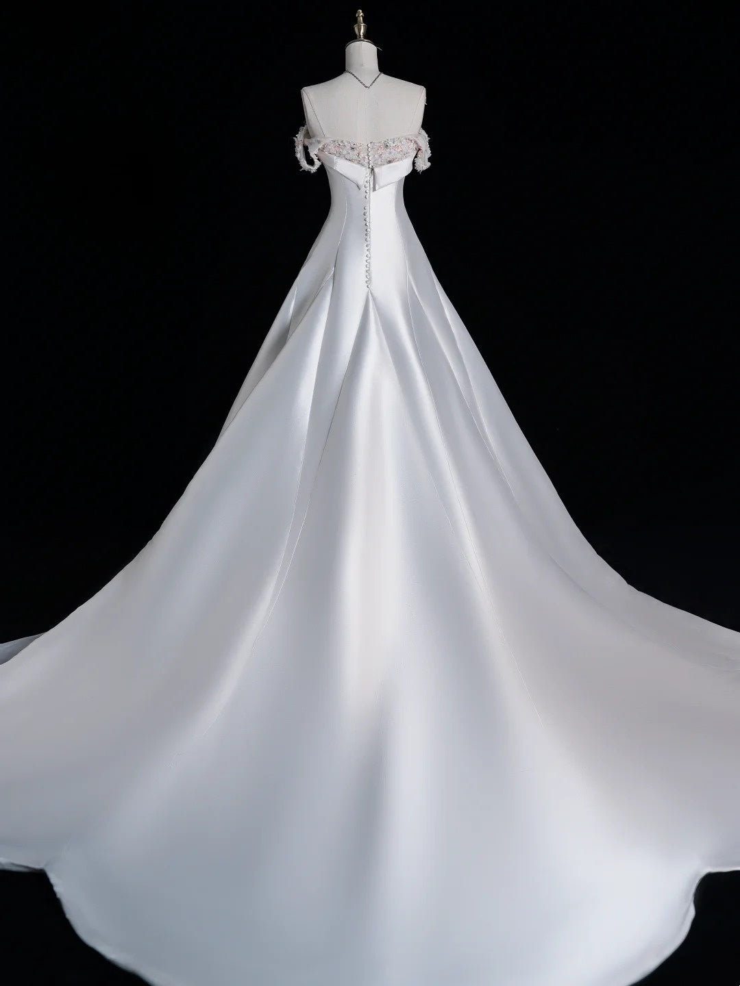 Fairytale Fantasy Art Wedding Dresses Ball Gown Sweetheart Satin White Glitter With Beaded Bodice Train Brides Dress Fitted Bridal Gowns N649