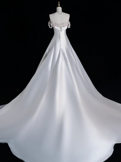 Fairytale Fantasy Art Wedding Dresses Ball Gown Sweetheart Satin White Glitter With Beaded Bodice Train Brides Dress Fitted Bridal Gowns N649