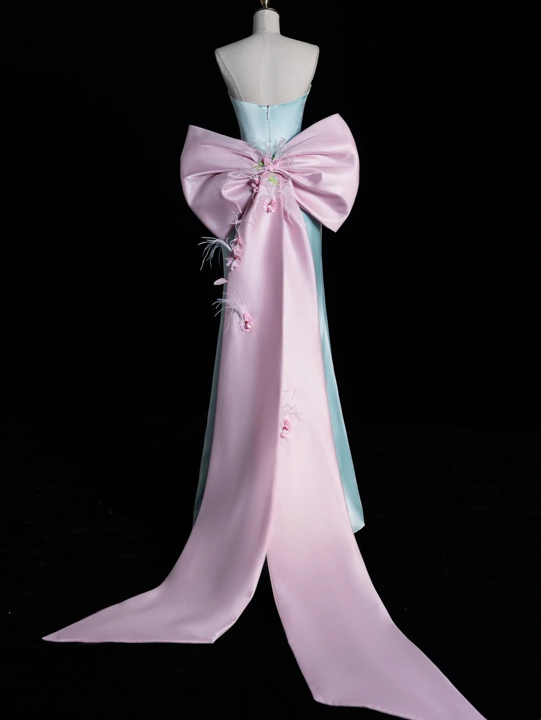 Magnifique robe de bal de fin d'année en satin bleu marine, coupe trapèze, décolleté cœur et nœud papillon - Inspiration robe de princesse N1080