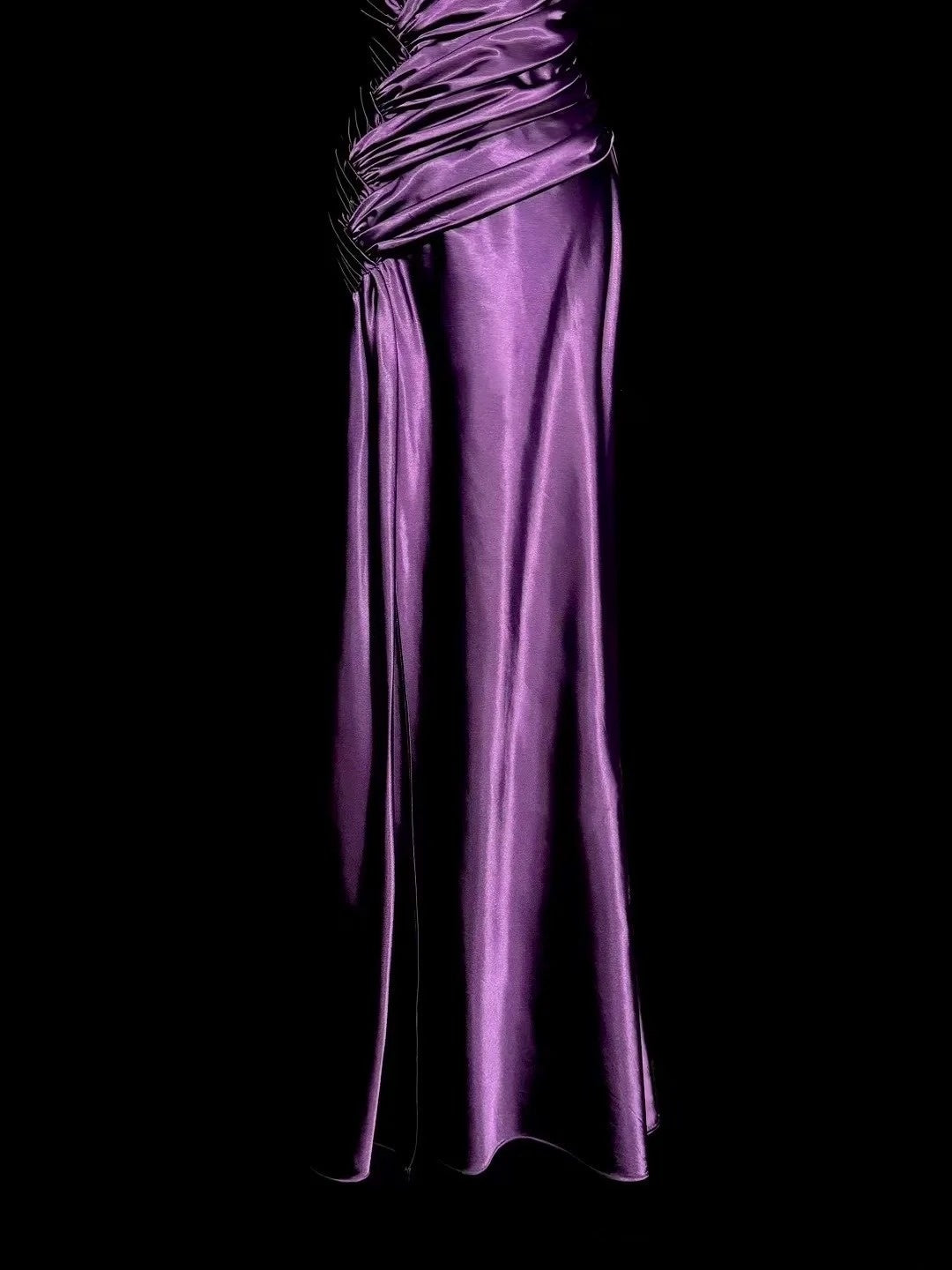 Bescheidene Abschlussballkleider Meerjungfrau One Shoulder Lila Satin mit Rüschen Lange Abendgarderobe N3432