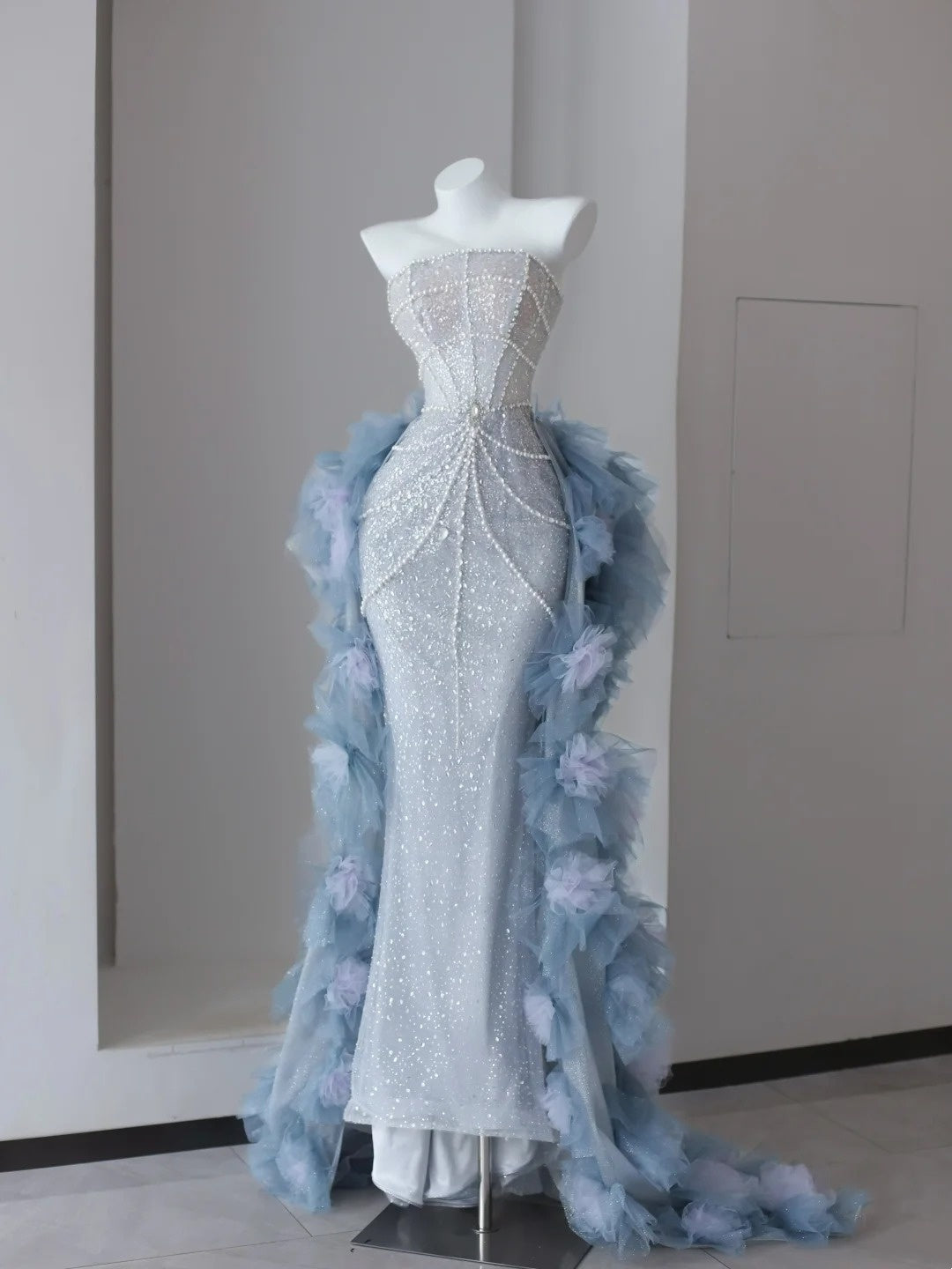 Robes de bal scintillantes sirène sans bretelles bleu ciel pailletées avec perles longue robe de soirée N2921