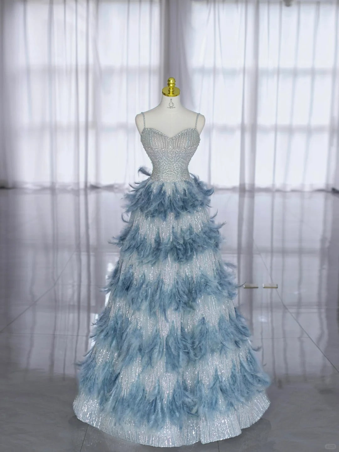 Jolies robes de bal de promo, robe de soirée à bretelles spaghetti, sequins argentés avec plumes, longue robe de cérémonie N2994