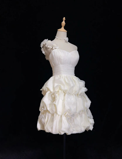 Robes de mariée intemporelles fourreau asymétrique une épaule organza blanc avec courte robe de mariée à volants N3005