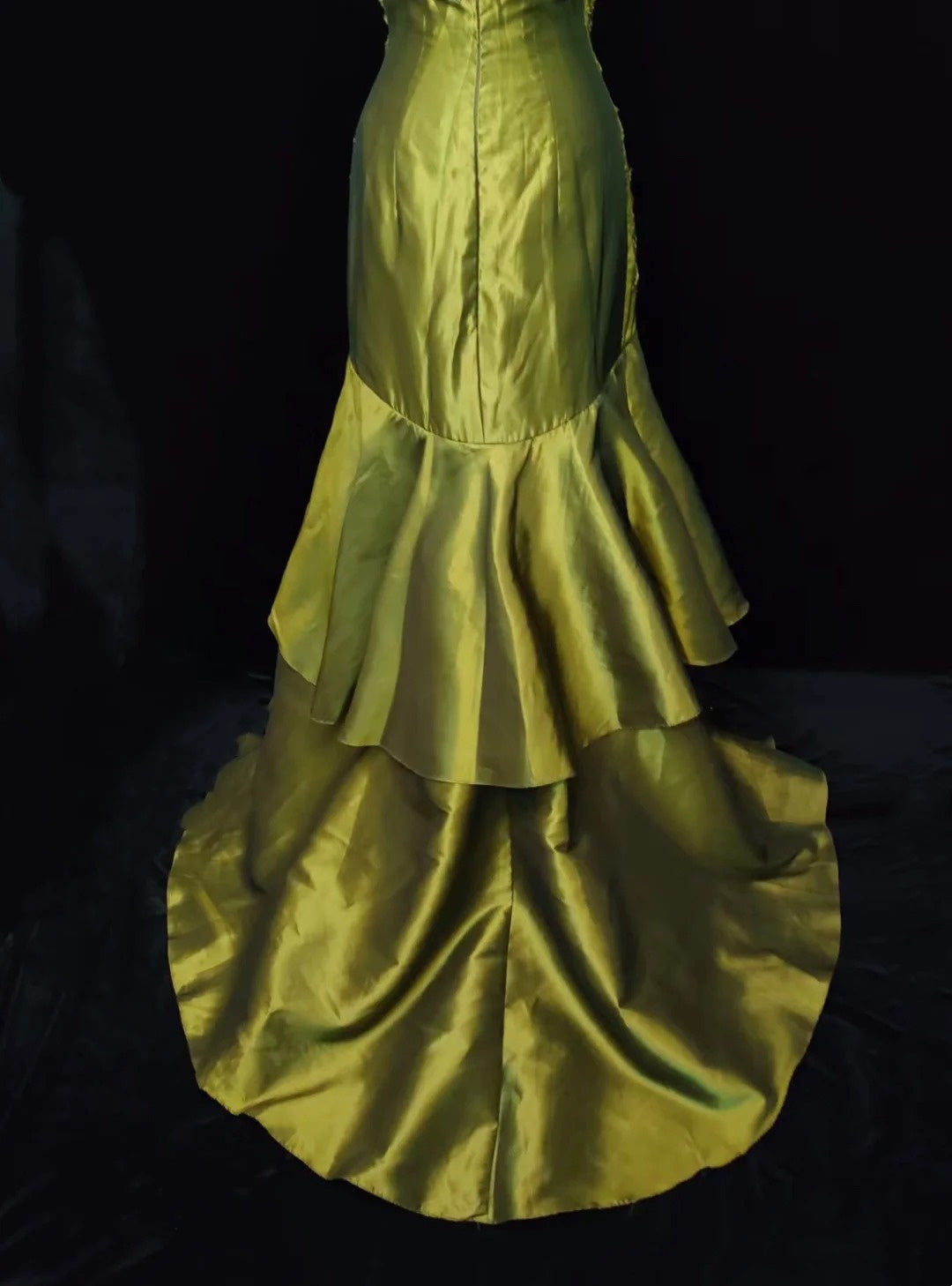 Elegante Vintage-Abschlussballkleider Meerjungfrau Spaghettiträger Olivgrüner Satin mit Spitze Perlen Abend-Maxikleid N3294
