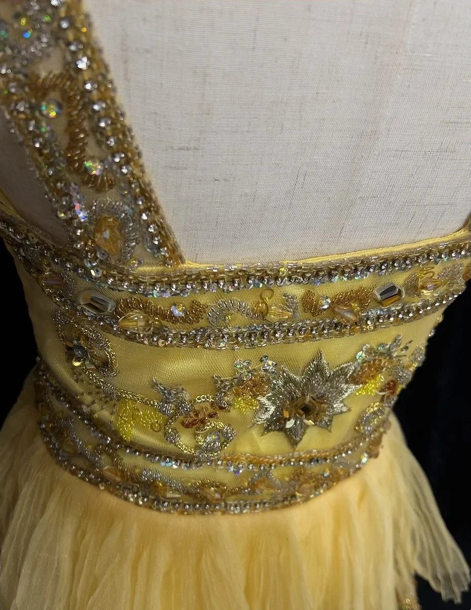 Robes Esthétiques de Bal Vintage Ligne A Col Carré Jaune Couches Superposées avec Perles Longue Robe de Soirée N3060