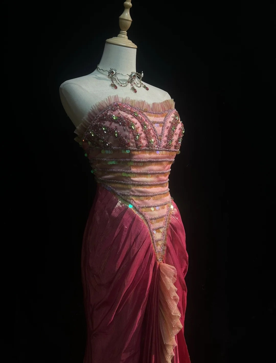 Glamouröses Ballkleid Meerjungfrau Sweetheart Rosa mit Perlen ärmelloses Abendkleid N2871