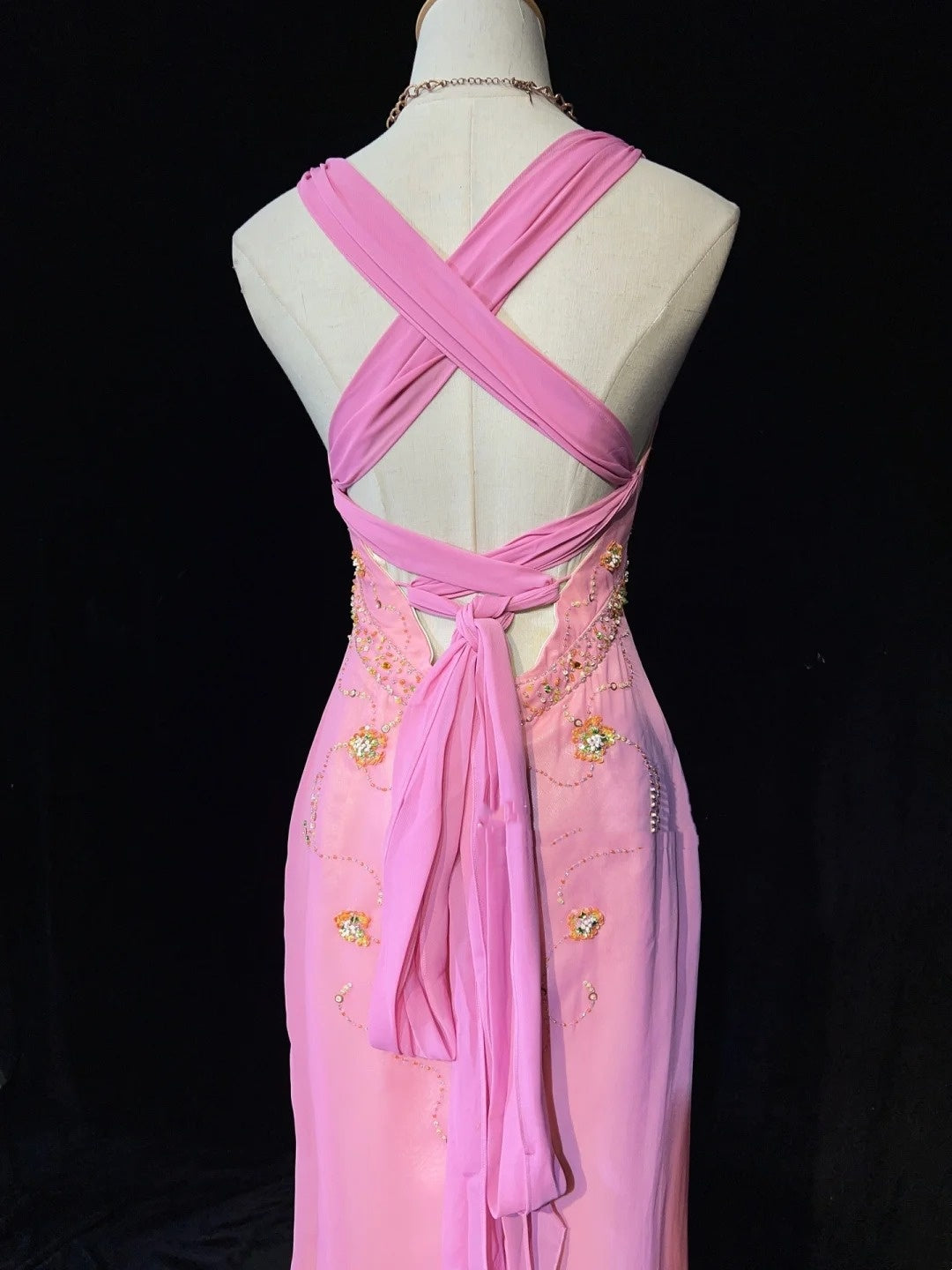 Bescheidene Ballkleider Inspo Meerjungfrau V-Ausschnitt Rosa Chiffon mit Rüschen-Perlenstickerei für Damen Festliches Kleid N3231