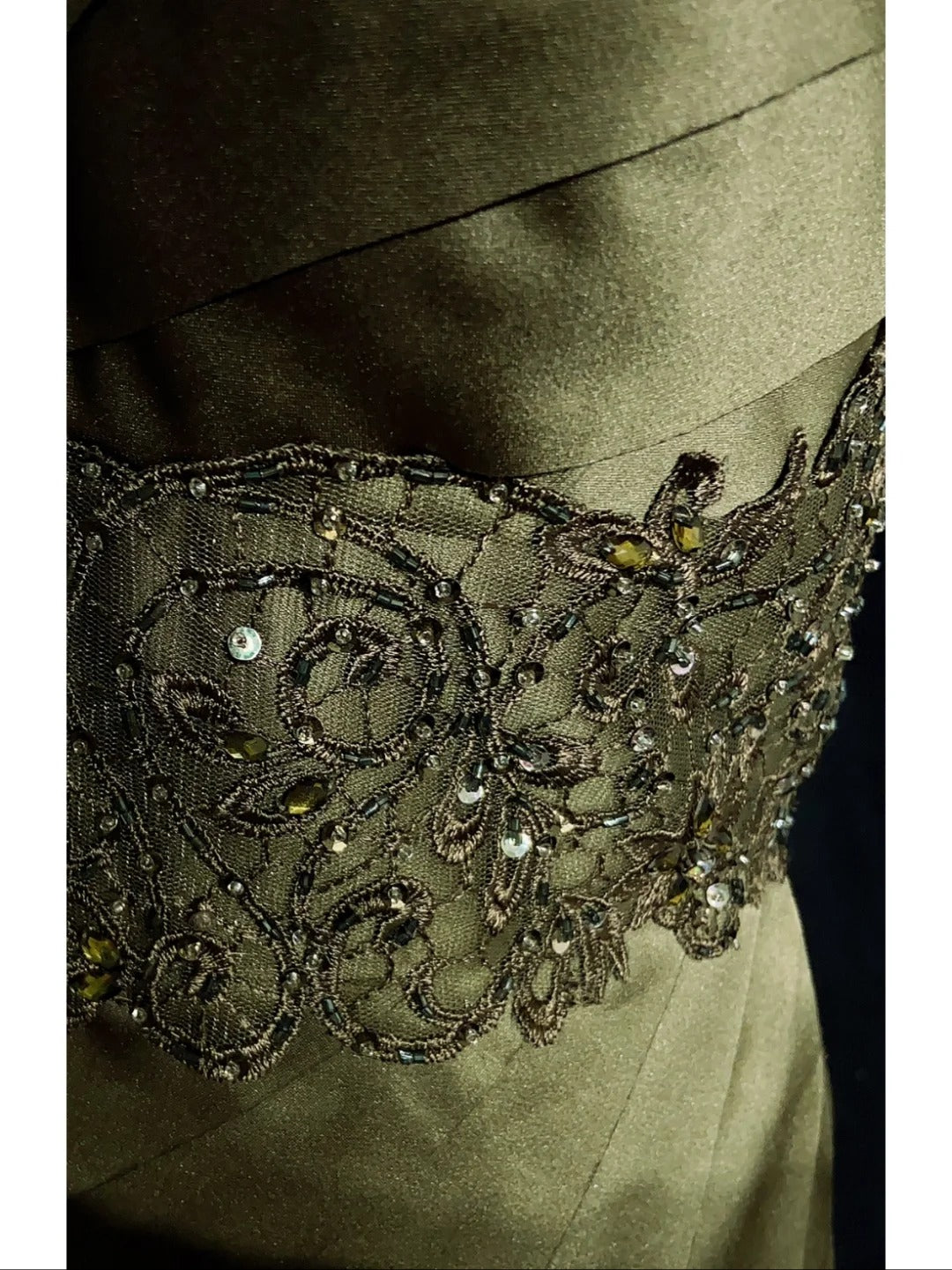 Robes de bal modestes Sirène Cœur Vert olive Satin Sans manches Tenues de cérémonie N3609