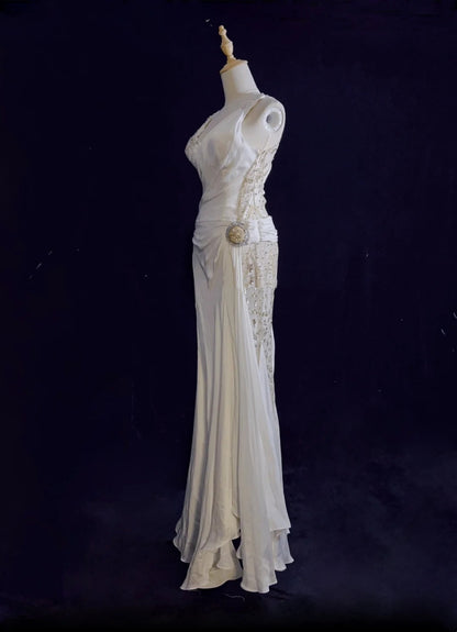 Robes de bal sirène modestes en satin blanc sans manches à col en V avec volants Robe de soirée formelle N3824